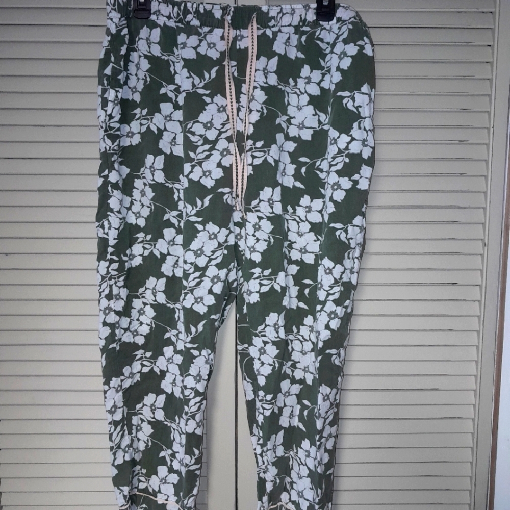 Pajama pants green and white floral sz Large